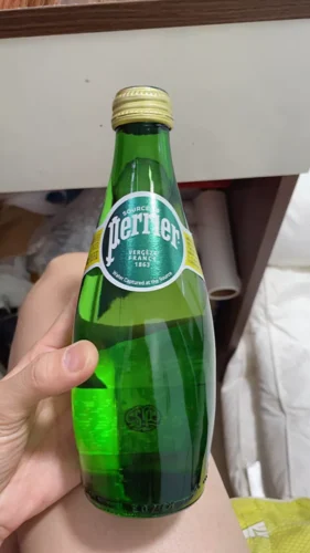 Nhấp để xem toàn màn hình Thùng 12 Chai Perrier Sparkling Glass 330ml photo review